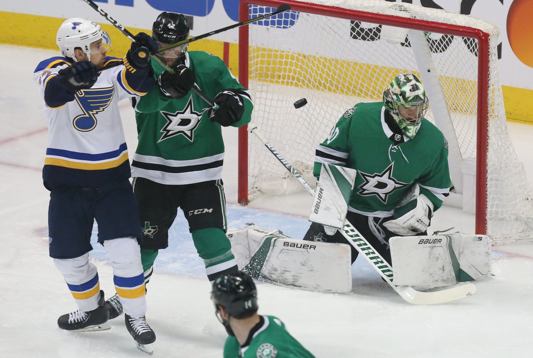 Blues and Stars skate in Game 3 of their playoff